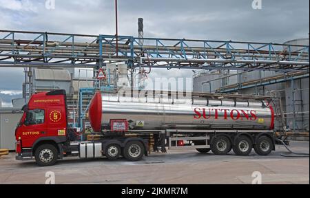 Suttons road chemical tanker, off loading product at Persil Unilever and Crosfields factory, Bank Quay Warrington, Cheshire, England, UK Stock Photo