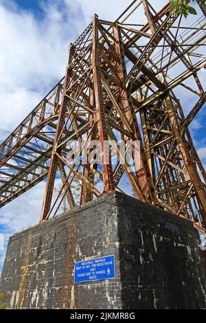 Warrington historic transporter bridge, over the Mersey river at Bank Quay , Crosfields Transporter Bridge, Cheshire, England, UK Stock Photo