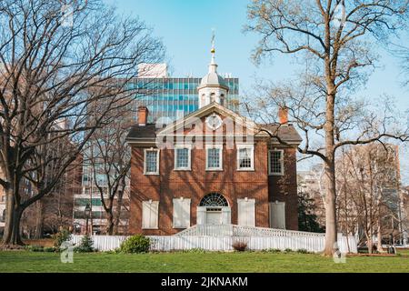 The south side of Carpenters' Hall on a clear autumn afternoon in Philadelphia, PA. This building held the First Continental Congress in 1774 Stock Photo