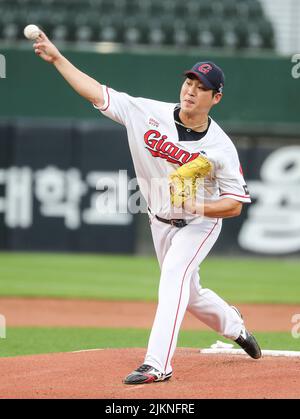 14th Apr, 2022. Baseball: LG Twins vs. SSG Landers LG Twins starter Sohn  Joo-young throws a pitch during a Korea Baseball Organization regular  season game against the SSG Landers at Jamsil Baseball