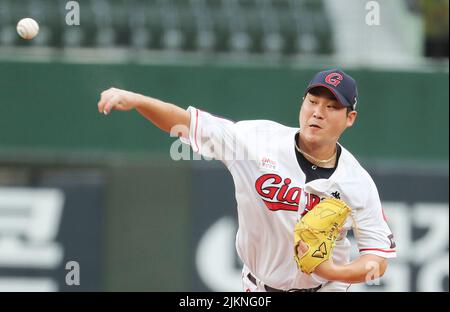 14th Apr, 2022. Baseball: LG Twins vs. SSG Landers LG Twins starter Sohn  Joo-young throws a pitch during a Korea Baseball Organization regular  season game against the SSG Landers at Jamsil Baseball