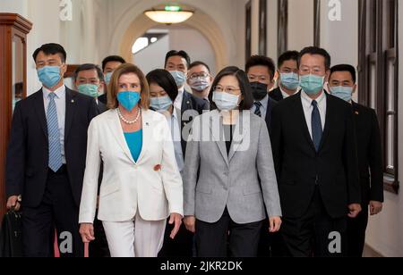 Taipei, Republic of, China. 03rd Aug, 2022. Taiwan President Tsai Ing-wen, right, escorts U.S. Speaker of the House Nancy Pelosi, and delegates prior to their meetings at the presidential office, August 3, 2022 in Taipei, Taiwan. Pelosi is leading a delegation of congressional leaders in a visit that has angered China. Credit: Wang Yu Ching/Taiwan Presidential Office/Alamy Live News Stock Photo