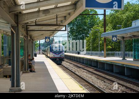 Elizabethtown, PA, USA – July 30, 2022: An Amtrak passenger train arrives at the Elizabethtown station located between Harrisburg and Philadelphia. Stock Photo