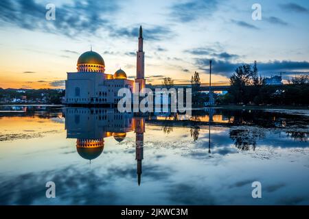 A Morning sunrise sky of Masjid Bukit Jelutong in Shah Alam near Kuala Lumpur, Malaysia. Stock Photo