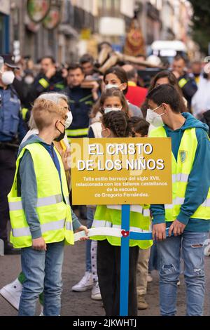 PROCESSION OF THE CHRIST OF THE CHILDREN FOR THE FIRST TIME IN MADRID THANKS TO THE PRIEST FATHER ANGEL OF MESSENGERS OF PEACE WITH Stock Photo