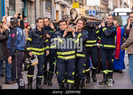 PROCESSION OF THE CHRIST OF THE CHILDREN FOR THE FIRST TIME IN MADRID THANKS TO THE PRIEST FATHER ANGEL OF MESSENGERS OF PEACE WITH Stock Photo