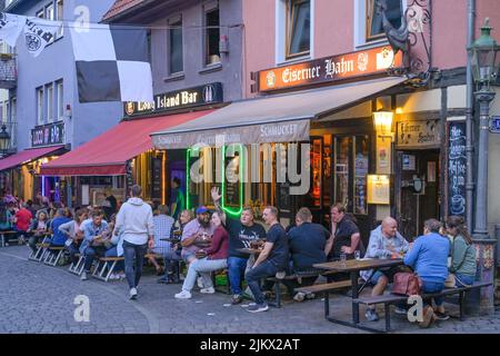 Kneipen, Partyvolk, Ausgehviertel, Kleine Rittergasse, Alt-Sachsenhausen, Frankfurt am Main, Hessen, Deutschland Stock Photo