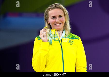 Australia's Ariarne Titmus with the gold medal after the Women's 400m Freestyle Final at the Sandwell Aquatics Centre on day six of the 2022 Commonwealth Games in Birmingham. Picture date: Wednesday August 3, 2022. Stock Photo