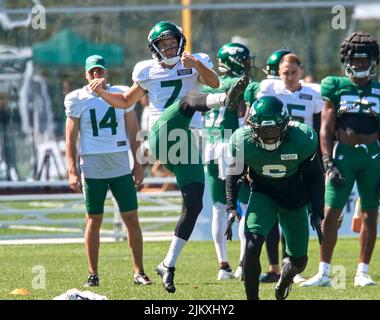 August 2, 2022, Florham Park, New Jersey, USA: New York Jets' safetyÃ•s  Ashlyn Davis (21) and Elijah Riley (33) run a defense drill during Jets  training camp at the Atlantic Health Jets