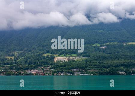 The beautiful view of Lake Brienz against the background of the Alps ...