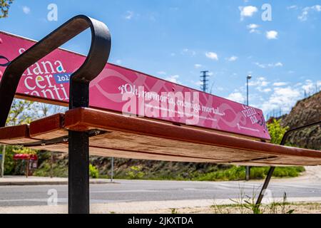 Arganda del Rey, Spain. April 18, 2022. Wooden bench decorated with a vinyl with a phrase of the historical book of Cervantes called 'Don Quixote', on Stock Photo