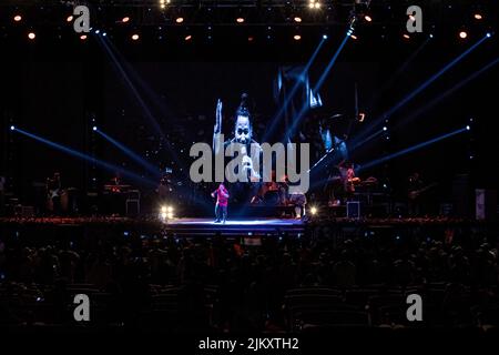 New Delhi, Delhi, India. 2nd Aug, 2022. Kailash Kher performing at Tiranga Utsav, organised by Ministry of Culture to celebrate the contribution of Shri Pingali Venkayya to the nation on the occasion of his 146th Birth Anniversary on 2nd August 2022.Kailash Kher is an Indian playback singer and music composer. (Credit Image: © Mohsin Javed/Pacific Press via ZUMA Press Wire) Stock Photo