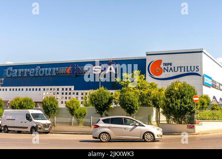 Carrefour supermarket Istanbul Turkey Stock Photo - Alamy