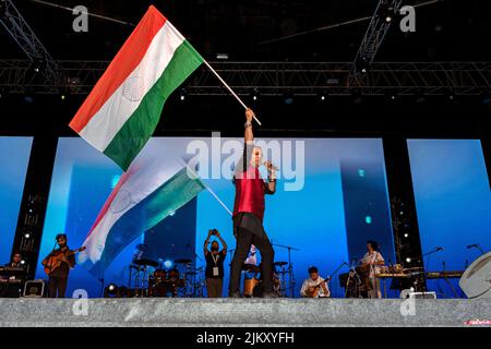 New Delhi, Delhi, India. 2nd Aug, 2022. Kailash Kher performing at Tiranga Utsav, organised by Ministry of Culture to celebrate the contribution of Shri Pingali Venkayya to the nation on the occasion of his 146th Birth Anniversary on 2nd August 2022.Kailash Kher is an Indian playback singer and music composer. (Credit Image: © Mohsin Javed/Pacific Press via ZUMA Press Wire) Stock Photo