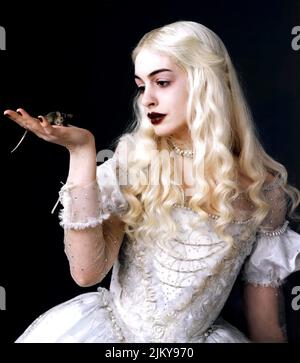 ANNE HATHAWAY, ALICE IN WONDERLAND, 2010 Stock Photo