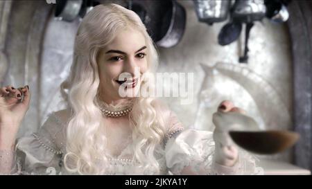 ANNE HATHAWAY, ALICE IN WONDERLAND, 2010 Stock Photo