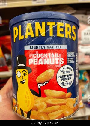 Grovetown, Ga USA - 04 20 22: Planters Peanuts on a retail store shelf Stock Photo