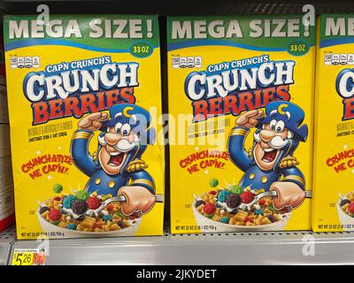 Grovetown, Ga USA - 04 20 22: Walmart retail store Capn Crunch berries Stock Photo