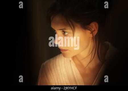 KATIE HOLMES, DON'T BE AFRAID OF THE DARK, 2010 Stock Photo