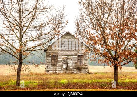 An abandoned shack house on highway 301 in Georgia Stock Photo