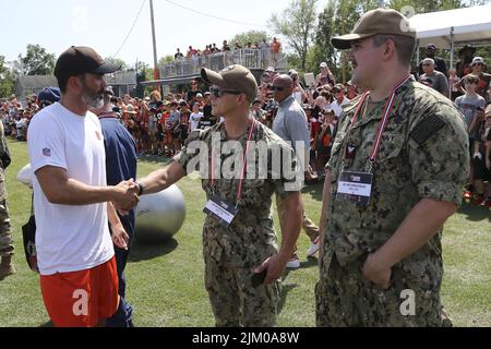 Berea, United States. 03rd Aug, 2022. Cleveland Browns head coach Kevin Stefanski shakes hands with members of the United States Navy during training camp in Berea, Ohio, on Wednesday, August 3, 2022. Photo by Aaron Josefczyk/UPI Credit: UPI/Alamy Live News Stock Photo