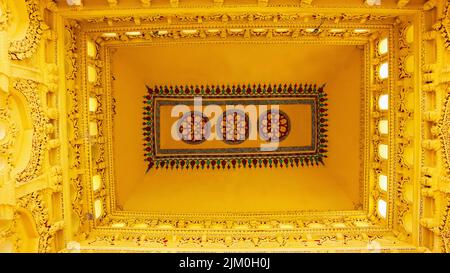 Ceiling of Thirumalai Nayakkar Palace, Built in 17th Century by King Tirumala Nayaka, Madurai, Tamilnadu, India. Stock Photo