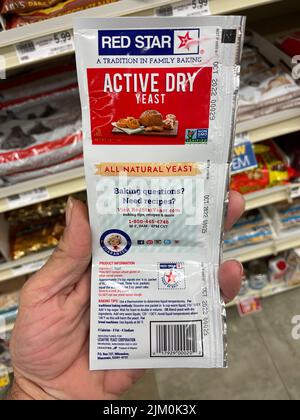 Augusta, Ga USA - 04 15 22: Red Star dry yeast in a retail store Stock Photo