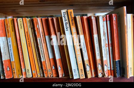 Secondhand Penguin paperback books for sale in a secondhand bookshop in 2022 featuring Elspeth Huxley Stock Photo