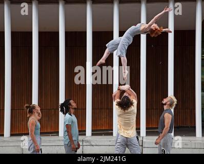 School of Informatics, University of Edinburgh, Scotland, UK. 4th August 2022. EdFringe Photocall: Barely Methodical Troupe Physical prowess is the name of the game as BMT return to Edinburgh with smash hit KIN an innovative and exhilarating five-star show about camaraderie with high-octane circus skills and incredible feats of strength. Credit: ArchWhite/alamy live news. Stock Photo