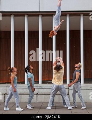 School of Informatics, University of Edinburgh, Scotland, UK. 4th August 2022. EdFringe Photocall: Barely Methodical Troupe Physical prowess is the name of the game as BMT return to Edinburgh with smash hit KIN an innovative and exhilarating five-star show about camaraderie with high-octane circus skills and incredible feats of strength. Credit: ArchWhite/alamy live news. Stock Photo