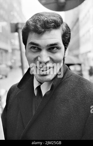 ENGELBERT HUMPERDINCK UK pop singer in 1968. Stock Photo