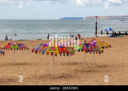 Bournemouth, Dorset UK. 4th August 2022. UK weather: warm with sunny spells at Bournemouth beaches as sunseekers head to the seaside. Credit: Carolyn Jenkins/Alamy Live News Stock Photo