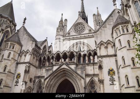 London, UK 3rd August 2022. Royal Courts of Justice exterior. Stock Photo