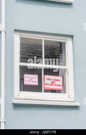 First Homes not Second Homes notice displayed in front window of old house in Lostwithiel, Cornwall in reference to Cornwall's second home owners. Stock Photo