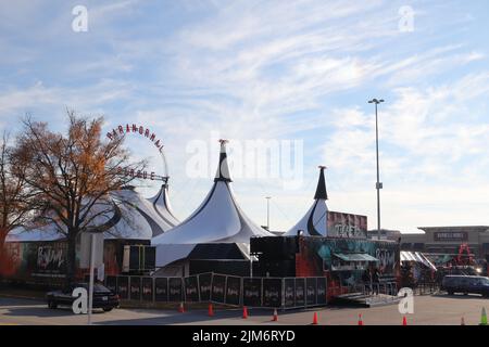 Augusta, Ga USA - 12 04 21: Circus tents in a parking lot at Augusta Mall Stock Photo