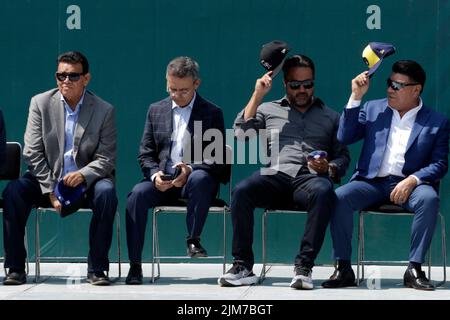 Former Texas Rangers' Ivan Rodriguez, right, looks on as former Major  League Baseball players Roberto Alomar, left, and Ferguson Jenkins, second  from left, unveil his Hall of Fame plaque during a ceremony