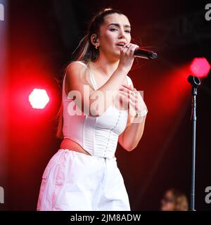 Gracey (Grace Barker) performing during Somerset House Summer Series 2022 held at Somerset House , London on Sunday 17 July 2022 . Picture by Julie Edwards. Stock Photo