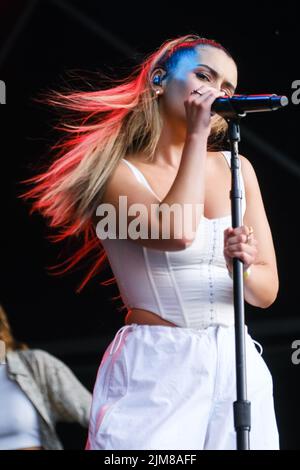 Gracey (Grace Barker) performing during Somerset House Summer Series 2022 held at Somerset House , London on Sunday 17 July 2022 . Picture by Julie Edwards. Stock Photo