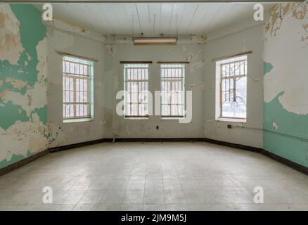 Empty room inside Trans-Allegheny Lunatic Asylum Stock Photo