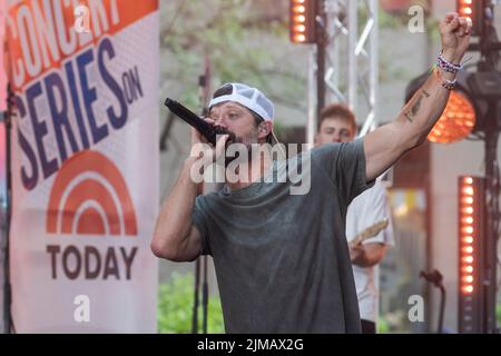 New York, USA. 05th Aug, 2022. Country music star Walker Hayes performs on the TODAY Show on TODAY Plaza in New York, NY, on Aug. 5, 2022. (Photo by Gabriele Holtermann/Sipa USA) Credit: Sipa USA/Alamy Live News Stock Photo