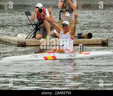 Dartmouth, Canada. August 5th, 2022 Juan Valle from Spain celebrates winnig Gold in the Men Paracanoe KL3 200m World Championships in a photofinish with 0.08 seconds between Gold and Bronze. Robert Oliver from Great Britain takes Silver and Dylan Littlehales from Australia took bronze. The 2022 ICF Canoe Sprint and Paracanoe World Championships takes place on Lake Banook in Dartmouth (Halifax). Credit: meanderingemu/Alamy Live News Stock Photo