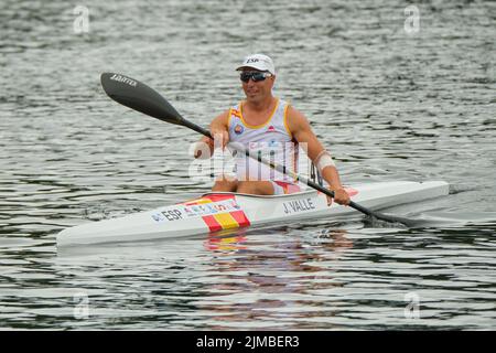 Dartmouth, Canada. August 5th, 2022 Juan Valle from Spain wins Gold in the Men Paracanoe KL3 200m World Championships in a photofinish with 0.08 seconds between Gold and Bronze. Robert Oliver from Great Britain takes Silver and Dylan Littlehales from Australia took bronze. The 2022 ICF Canoe Sprint and Paracanoe World Championships takes place on Lake Banook in Dartmouth (Halifax). Credit: meanderingemu/Alamy Live News Stock Photo