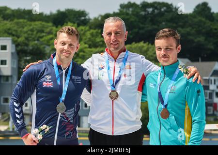 Dartmouth, Canada. August 5th, 2022 Juan Valle from Spain wins Gold in the Men Paracanoe KL3 200m World Championships in a photofinish with 0.08 seconds between Gold and Bronze. Robert Oliver from Great Britain takes Silver and Dylan Littlehales from Australia took bronze. The 2022 ICF Canoe Sprint and Paracanoe World Championships takes place on Lake Banook in Dartmouth (Halifax). Credit: meanderingemu/Alamy Live News Stock Photo