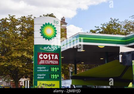 London, UK. 5th August 2022. BP petrol station in London. Stock Photo
