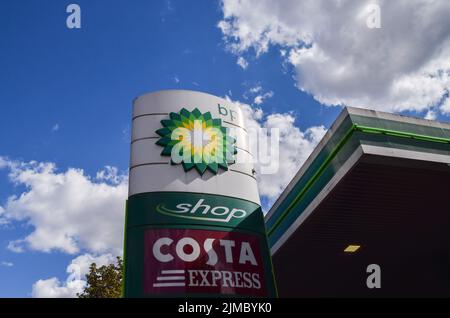 London, UK. 5th August 2022. BP petrol station in London. Stock Photo
