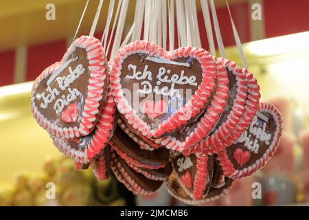 Crange, Herne, NRW, 05th Aug, 2022. Gingerbread hearts, usually carrying a message, are a traditional staple at any German fun fair. The official opening day of the 2022 Cranger Kirmes, Germany's 3rd largest funfair and the largest of its kind in NRW, sees thousands of visitors enjoying the carousels, roller coasters, beer halls, food stalls and other attractions. Credit: Imageplotter/Alamy Live News Stock Photo