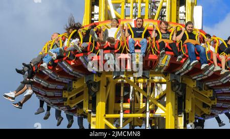 Crange, Herne, NRW, 05th Aug, 2022. People on the 85 metre high 'Hangover - The Tower' ride. The official opening day of the 2022 Cranger Kirmes, Germany's 3rd largest funfair and the largest of its kind in NRW, sees thousands of visitors enjoying the carousels, roller coasters, beer halls, food stalls and other attractions. The popular fair, which was paused during the pandemic, regularly attracts more than 4m visitors during its 10 day run and has been established for decades in its current form, with the fair itself dating back to the early 18th century at Crange. Credit: Imageplotter/Alamy Stock Photo