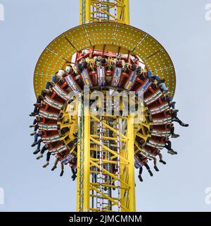 Crange, Herne, NRW, 05th Aug, 2022. People on the 85 metre high 'Hangover - The Tower' ride. The official opening day of the 2022 Cranger Kirmes, Germany's 3rd largest funfair and the largest of its kind in NRW, sees thousands of visitors enjoying the carousels, roller coasters, beer halls, food stalls and other attractions. The popular fair, which was paused during the pandemic, regularly attracts more than 4m visitors during its 10 day run and has been established for decades in its current form, with the fair itself dating back to the early 18th century at Crange. Credit: Imageplotter/Alamy Stock Photo