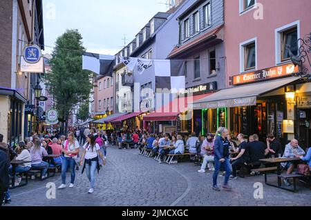 Pubs, party people, nightlife district, Kleine Rittergasse, Alt-Sachsenhausen, Frankfurt am Main, Hesse, Germany Stock Photo