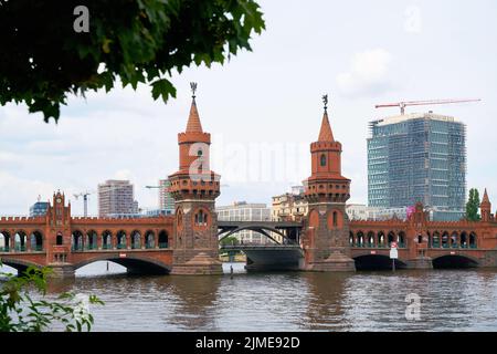 The Oberbaum Bridge over the Spree in Berlin connects the districts Kreuzberg and Friedrichshain Stock Photo